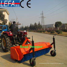 Tracteur 4 roues motrices utiliser la balayeuse 200kgs avec la CE